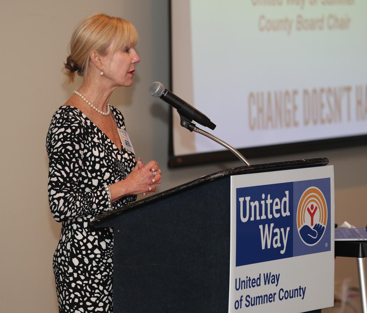 UWSC Board Chair Lindy Gaughan thanks the record-setting crowd for its help in making 2018 a great year for United Way of Sumner County.